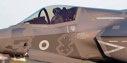 технические надписи на самолетах