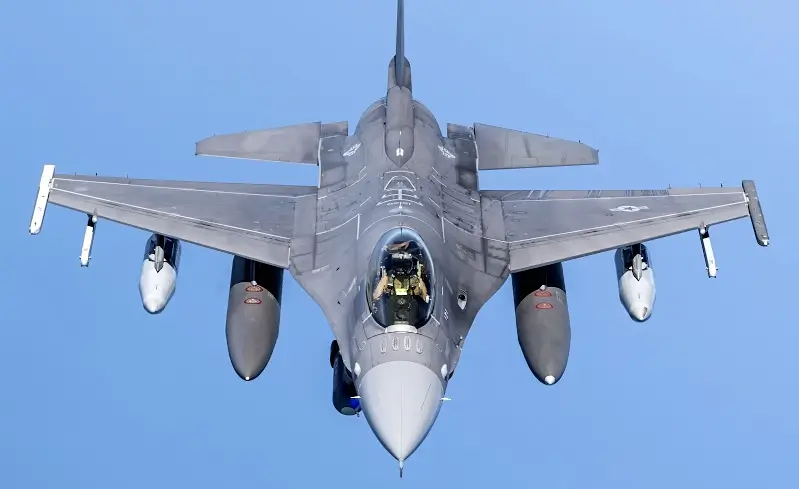 f-16 маркировка для обозначения горловины топливного бака для дозаправки в воздухе